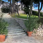 La - House & 3*