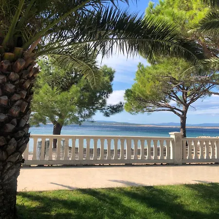 La - House & Maison d'hôtes