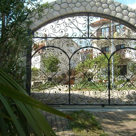 La - House & Maison d'hôtes 3*