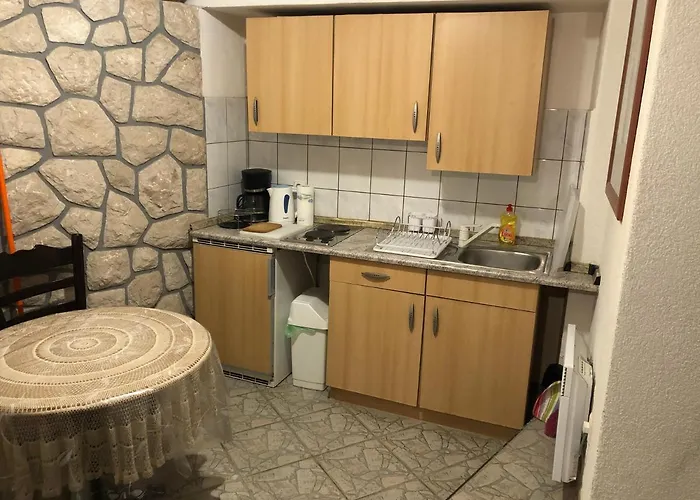 La - House & Πανσιόν