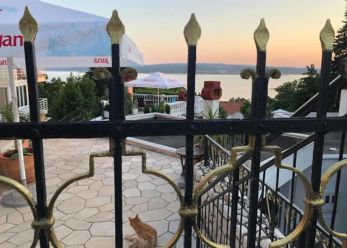 Πανσιόν La - House & 3*