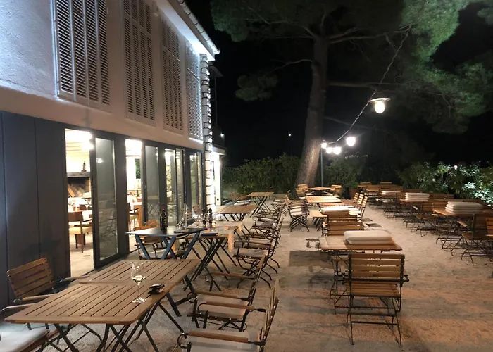 La - House & Πανσιόν