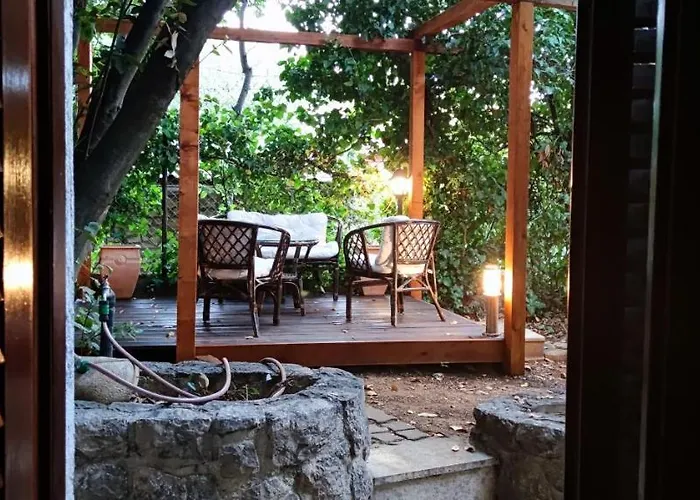 Πανσιόν La - House &