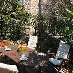 La - House & 3*