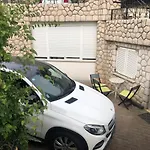 La - House &