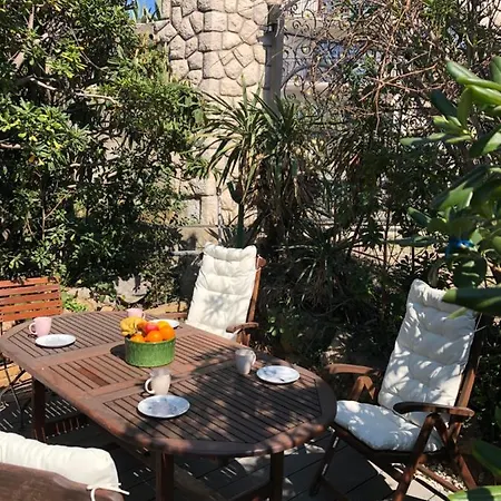 La - House & 3*