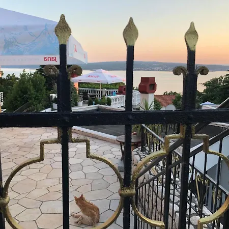 Πανσιόν La - House & 3*