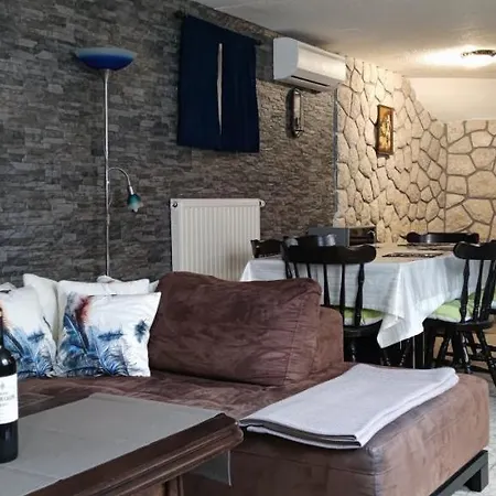La - House & 3*