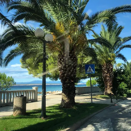 Πανσιόν La - House & 3*